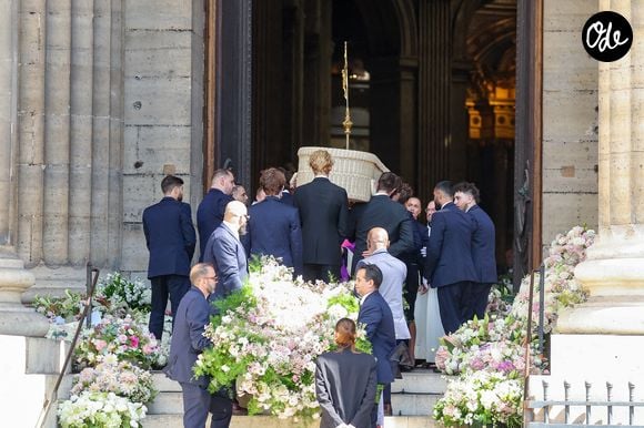 Cercueil de la défunte - Arrivées aux obsèques de Mathilde Favier en l'église Saint-Sulpice à Paris le 31 aout 2026. © Dominique Jacovides-Cyril Moreau/Bestimage