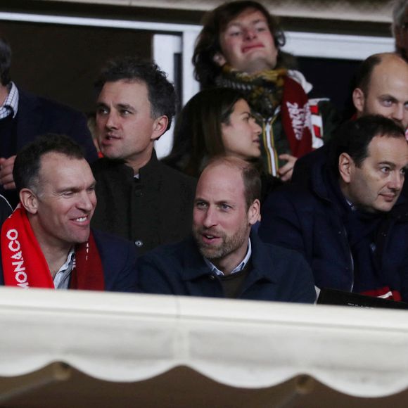 Sans Kate Middleton, ni ses enfants, il était en compagnie de Thomas van Straubenzee, le parrain de Charlotte.

Le prince William, prince de Galles en tribune assiste à 7ème journée de Ligue des Champions 2024/2025 opposant l'AS Monaco à Aston Villa au stade Louis II de Monaco, le 21 janvier 2025. © Jean-François Ottonello/Nice Matin/Bestimage