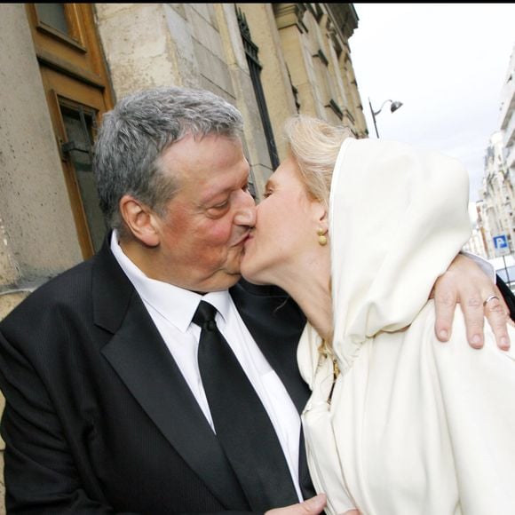 MARIAGE DE GUY CARLIER ET JOSEPHINE DARD A LA MAIRIE DU 18EME ARRONDISSEMENT A PARIS
©DOMINIQUE JACOVIDES / BESTIMAGE