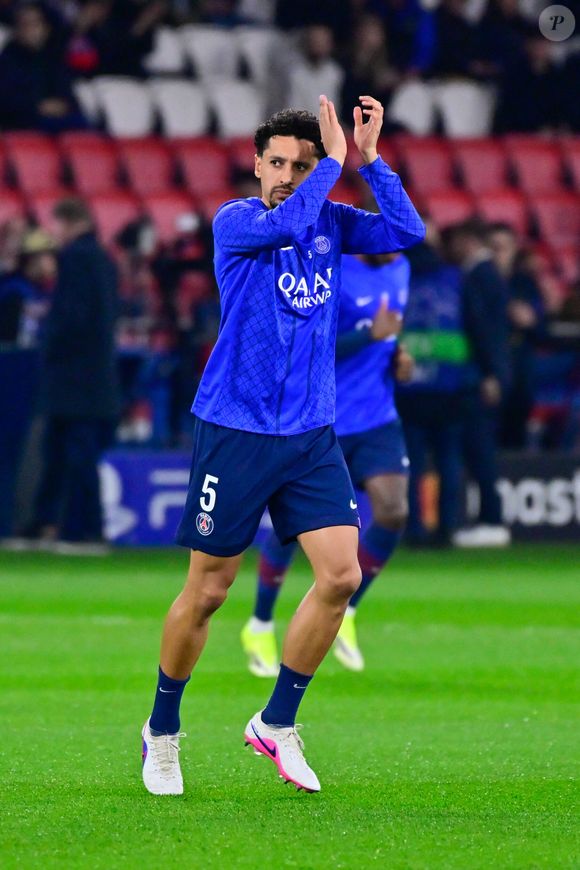 Marquinhos ( 5 - PSG ) applaudit les fans avant le match de l'UEFA Champions League entre le Paris Saint Germain et l'AS Monaco au Parc des Princes le 25 février 2026 à Paris, France. ( Photo by Federico Pestellini / PsnewZ )