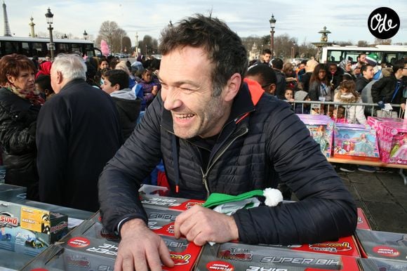 Marc-Emmanuel Dufour, animateur de l'émission "Tous ensemble » - Le Secours populaire, Marcel Campion et le Monde Festif invitent 1000 enfants d'Ile de France à la Grande roue place de la Concorde le 22 décembre 2015.

Photo : JLPPA / Bestimage