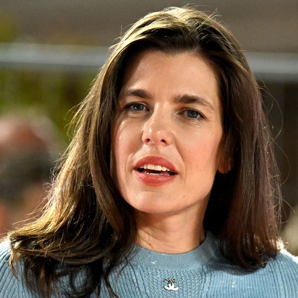 Charlotte Casiraghi était la marraine d’honneur d’une cérémonie de remise de diplômes dans l’université où elle a terminé ses études.


La princesse Caroline de Hanovre, sa fille Charlotte Casiraghi, son fils, né de son union avec Gad Elmaleh, Raphael, la princesse Alexandra de Hanovre, son fiancé Ben-Sylvester Strautmann, Melanie de Massy et Diane Fissore, la présidente du jumping et de la Fédération monégasque d’équitation, ont assisté à la 2eme journée du Jumping International de Monte-Carlo, le 4 juillet 2024. © Bruno Bebert/Bestimage