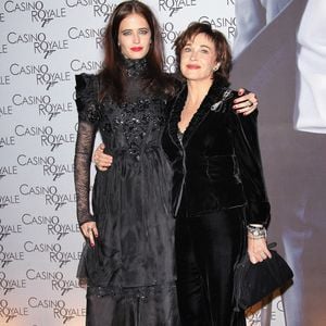 La fille de Marlène Jobert vient en effet de se lancer dans un business original...

L'actrice française Eva Green et sa mère Marlene Jobert posent ensemble alors qu'elles arrivent à la première du nouveau 007 'Casino Royale' au théâtre Grand Rex à Paris, France, le 17 novembre 2006. Photo by Khayat-Nebinger/ABACAPRESS.COM