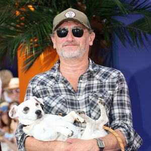 Jean-Paul Rouve et son chien - Arrivées à la projection au cinéma CGR lors de la 17ème édition du Festival du Film Francophone de Angoulême (FFA). Le 28 août 2024
© Coadic Guirec / Bestimage