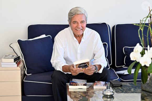 Et si aujourd'hui il vit dans une résidence avec vue imprenable près de Cannes, cela n'a pas toujours été le cas.

Exclusif - Rendez-vous avec l'acteur Jean Sorel ("Belle de Jour"), et sa femme Patricia à leur domicile, dans les hauteurs de Cannes, le 26 juillet 2023. 
© Bruno Bebert / Bestimage