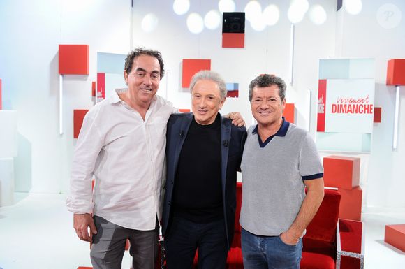 Mais aussi Les Chevaliers du Fiel
Exclusif - Eric Carriere, Michel Drucker et Francis Ginibre - les chevaliers du fiel - Enregistrement de l'émission "Vivement dimanche" au studio Rive gauche, le 18 mars 2025, présentée par M.Drucker, et diffusée le 23 mars 2025 sur France 3.
© Guillaume Gaffiot / Bestimage
