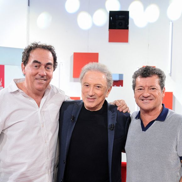Mais aussi Les Chevaliers du Fiel

Exclusif - Eric Carriere, Michel Drucker et Francis Ginibre - les chevaliers du fiel - Enregistrement de l'émission "Vivement dimanche" au studio Rive gauche, le 18 mars 2025, présentée par M.Drucker, et diffusée le 23 mars 2025 sur France 3. 
© Guillaume Gaffiot / Bestimage