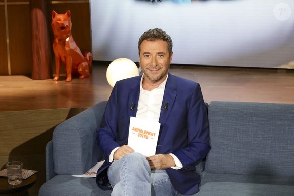 Exclusif - Bernard Montiel sur plateau de l'émission "Animalement Vôtre" présentée par B.Montiel et diffusée le 4 janvier 2026 sur France 3, à Paris, France, le 3 décembre 2025. © Jack Tribeca/Bestimage