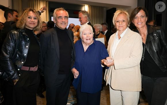 Bruno Jeudy, Line Renaud, Muriel Robin et sa femme Anne Le Nen - 7ème remise du prix "Fonds de dotation Line Renaud-Loulou Gasté" pour la recherche médicale à la Maison de la Recherche à Paris le 17 novembre 2025. © Coadic Guirec/Bestimage