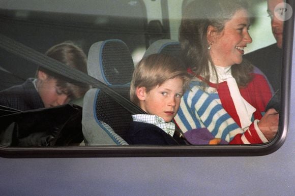 Photo d'archives du 26/10/1993 du Prince William, du Prince Harry et de Tiggy Legge-Bourke arrivant à l'aéroport d'Heathrow. ©Tim Ockenden/PA Wire ABACA