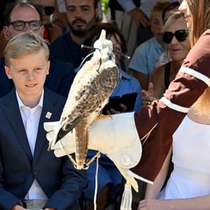 Le prince Albert II de Monaco, la princesse Charlène de Monaco, le prince Jacques de Monaco, marquis des Baux et la princesse Gabriella de Monaco lors de leur visite officielle aux Baux-de-Provence, France, le 5 septembre 2026. © Bruno Bebert/Bestimage