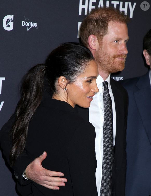 Meghan Markle, duchesse de Sussex et le prince Harry, duc de Sussex assistent au gala de la Journée mondiale de la santé mentale de Project Healthy Minds qui se tient aux Spring Studios le 9 octobre 2025 à New York City, NY.
 Photo par Steven Bergman/AFF/ABACAPRESS.COM
