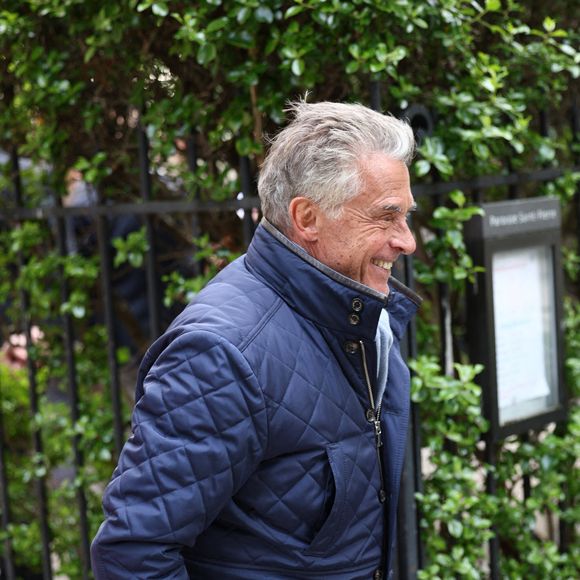 Gerard Holtz lors de la cérémonie d'enterrement de Daniel Bilalian à l'église Saint-Pierre de Neuilly-sur-Seine, près de Paris, France, le 22 mai 2025. Photo par Raphael Lafargue/ABACAPRESS.COM