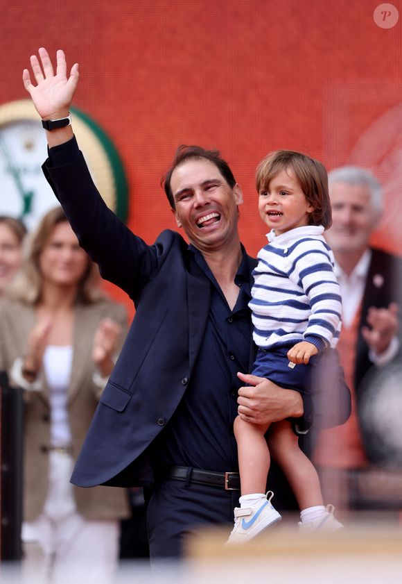 Rafael Nadal et son fils Rafael Junior - Hommage à Rafael Nadal lors des internationaux de France de tennis à Roland Garros le 25 mai 2025.

© Dominique Jacovides / Cyril Moreau / Bestimage