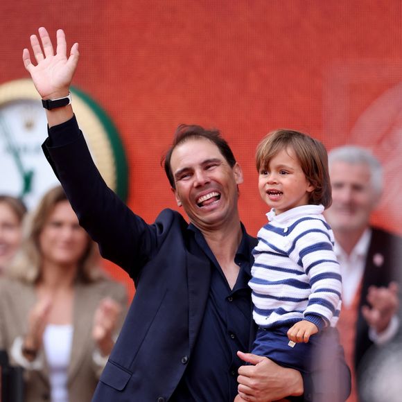 Rafael Nadal et son fils Rafael Junior - Hommage à Rafael Nadal lors des internationaux de France de tennis à Roland Garros le 25 mai 2025.

© Dominique Jacovides / Cyril Moreau / Bestimage
