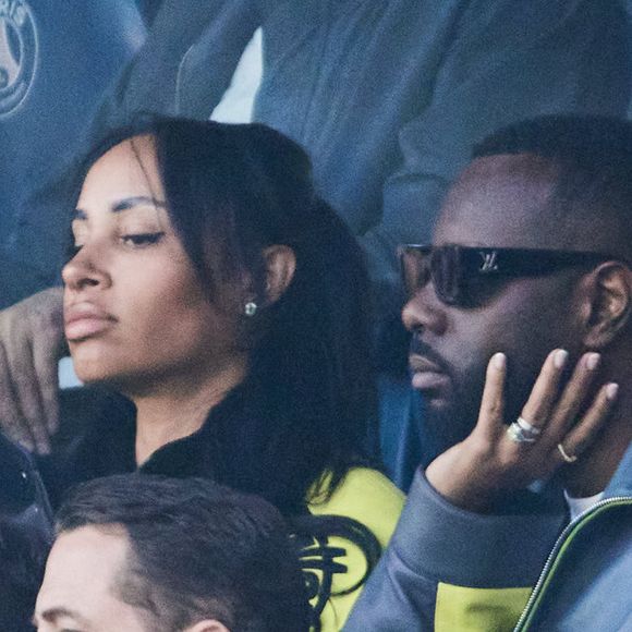 Gims et sa femme Demdem dans les tribunes de la demi-finale retour de Ligue des champions entre le PSG face au Borussia Dortmund (0-1) au Parc des Princes à Paris le 7 mai 2024.

© Cyril Moreau/Bestimage