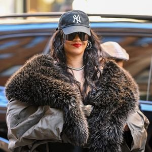 "J'étais en soirée à New York et Chris Brown et Drake s'embrouillent pour Rihanna et ils commencent à s'envoyer des verres. Je protège la mère de mes enfants et je me prends un bout de verre"

Rihanna arrive à l'hôtel The Carlyle, A Rosewood Hotel à New York City, NY, Etats-Unis, le 4 mai 2026, avant le Met Gala. Pierre Perusseau/Bestimage