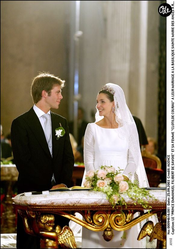 Emmanuel-Philibert de Savoie et Clotide Courau ont eu deux filles

Emmanuel-Philibert de Savoie et Clotide Courau lors de leur mariage en septembre 2003. AGENCE / BESTIMAGE