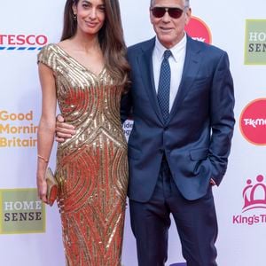 Avec ses motifs Art déco et ses sequins dorés, la robe a attiré tous les regards sur le tapis rouge.
Amal Clooney, George Clooney assistent à A King's Trust Celebration, une soirée spéciale au Royal Albert Hall célébrant le 50e anniversaire du King's Trust. Photo par GOFF / BESTIMAGE