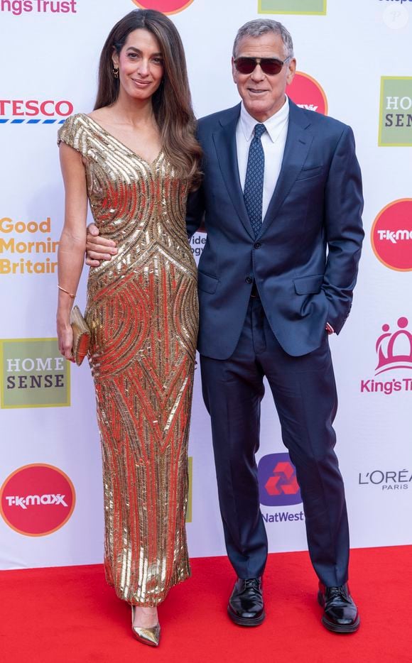 Avec ses motifs Art déco et ses sequins dorés, la robe a attiré tous les regards sur le tapis rouge.

Amal Clooney, George Clooney assistent à A King's Trust Celebration, une soirée spéciale au Royal Albert Hall célébrant le 50e anniversaire du King's Trust. Photo par GOFF  / BESTIMAGE