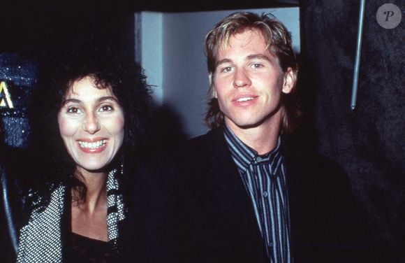 “Tu vas me manquer, tu étais drôle, fou, casse-pieds, un super ami (...) courageux durant toute la maladie”, écrit Cher

Archives - Cher et Val Kilmer à la soirée vidéo de Bette Midler le 9 janvier 1984. Photo by Ralph Dominguez/MediaPunch