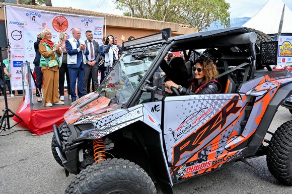 Le prince Albert II de Monaco a donné le départ de la 34eme édition du Rallye des Gazelles, depuis le chapiteau de Fonvieille à Monaco, en compagnie de Dominique Serra, la fondatrice et présidente du Rallye, de la marraine de coeur pour 2025, Luana Belmondo, Nadia Fettah Alaoui, la ministre de l'Economie et des Finances du Royaume du Maroc, du président du Conseil National Monégasque, Thomas Brezzo, et des personnalités du gouvernement, le 12 avril 2025© Bruno Bebert / Bestimage