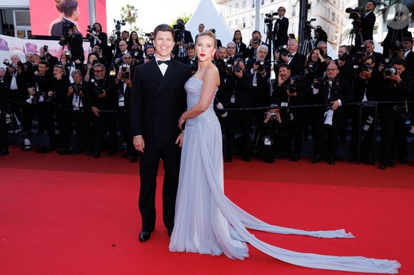 Colin Jost et sa femme Scarlett Johansson - Montée des marches du film « Vie privée » lors du 78ème Festival International du Film de Cannes, au Palais des Festivals à Cannes. Le 20 mai 2025
© Jacovides-Moreau / Bestimage