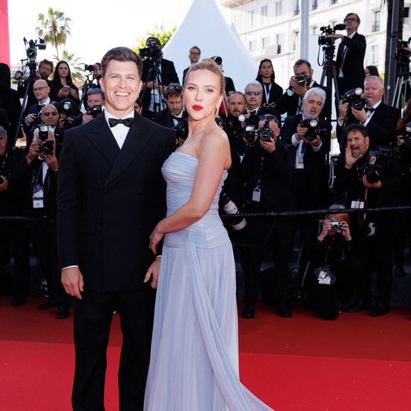 Colin Jost et sa femme Scarlett Johansson - Montée des marches du film « Vie privée » lors du 78ème Festival International du Film de Cannes, au Palais des Festivals à Cannes. Le 20 mai 2025
© Jacovides-Moreau / Bestimage