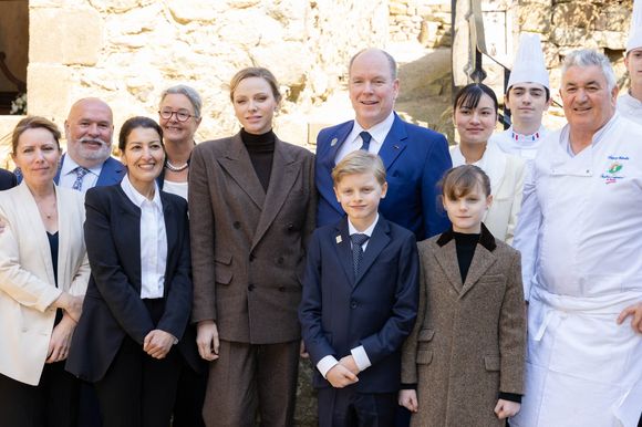 Le prince Albert II de Monaco, La princesse Charlène de Monaco, La princesse Gabriella de Monaco, comtesse de Carladès, Le prince Jacques de Monaco, marquis des Baux lors d'une visite au Fort la Latte, Château de La Roche Goyon à Plévenon le 9 avril 2025. Le donjon fut érigé vers 1350 par Etienne III de Goyon, seigneur de Matignon

© Olivier Huitel / Pool / Bestimage