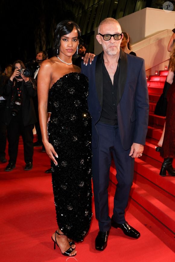 Vincent Cassel et sa compagne Narah Baptista - Montée des marches du film « Parthenope » lors du 77ème Festival International du Film de Cannes, au Palais des Festivals à Cannes. Le 21 mai 2024
© Jacovides-Moreau / Bestimage