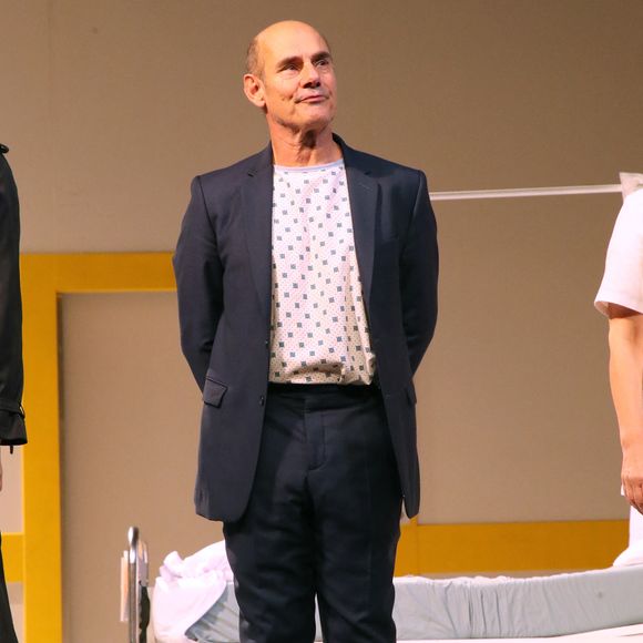 Exclusif - Bernard Campan salut le public à la fin de la Générale de la Pièce "Check Up" au Théâtre Antoine à Paris, France, le 2 Octobre 2024. © Bertrand Rindoff / Bestimage