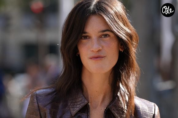 Suzanne Lindon au défilé Miu Miu Womenswear Automne/Eté 2027 à la Paris Fashion Week du 4 octobre 2026, France. © Lucia Sabatelli / Bestimage | 00772834