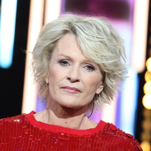 Malgré cela, elle a dû continuer à assurer ses émissions à l’antenne dès le lendemain.

Sophie Davant - Les personnalités se mobilisent lors de la 37ème édition du Téléthon sur le plateau de France 2, avec pour parrain Vianney. Cette année, 80,6 millions de dons ont été promis. Le 9 décembre 2023.
© Coadic Guirec / Bestimage