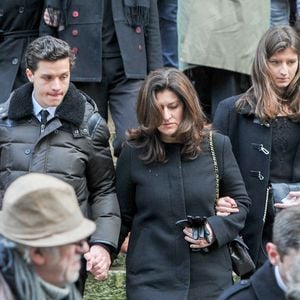 Sophie Galabru a perdu son grand-père adoré en 2016, à l'âge de 93 ans.

Les petits enfants Sophie, Charlotte, Adrien et Jana aux obsèques de Michel Galabru, décédé le 4 janvier 2016, à l'église Saint Roch a Paris, France le 12 janvier 2016. Photo by ABACAPRESS.COM