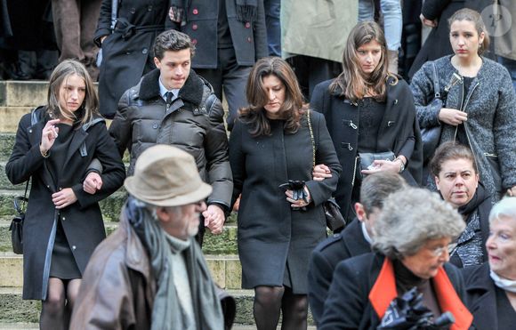 Sophie Galabru a perdu son grand-père adoré en 2016, à l'âge de 93 ans.

Les petits enfants Sophie, Charlotte, Adrien et Jana aux obsèques de Michel Galabru, décédé le 4 janvier 2016, à l'église Saint Roch a Paris, France le 12 janvier 2016. Photo by ABACAPRESS.COM