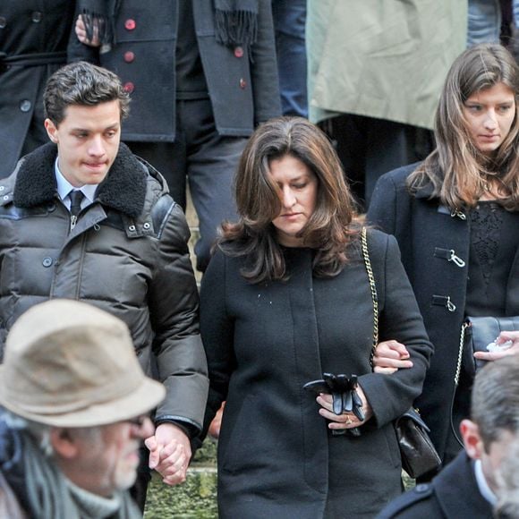Sophie Galabru a perdu son grand-père adoré en 2016, à l'âge de 93 ans.

Les petits enfants Sophie, Charlotte, Adrien et Jana aux obsèques de Michel Galabru, décédé le 4 janvier 2016, à l'église Saint Roch a Paris, France le 12 janvier 2016. Photo by ABACAPRESS.COM