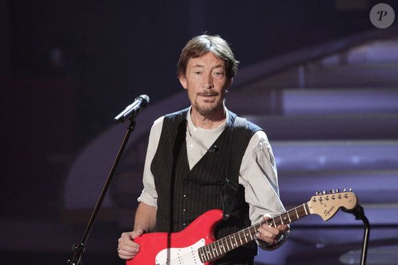On lui doit plusieurs titres dont "The Road to Hell", "Josephine" et "Driving Home For Christmas"

Chris Rea, chanteur et guitariste, le 31 octobre 2009, dans l'émission" Welcome to Carmen Nebel" 2009. Photo par Imago/ABACAPRESS.COM