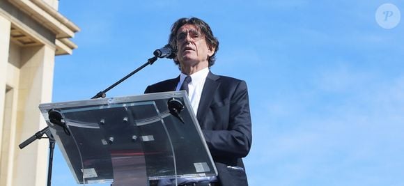 Luc Ferry - Hommage à Sarah Halimi, assassinée en avril 2017, sur la place du Trocadero à Paris. Le 25 avril 2021 ©Panoramic/Bestimage
