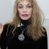 Arielle Dombasle où on ne l'attendait pas ! La chanteuse crée la surprise au concert d'Aya Nakamura