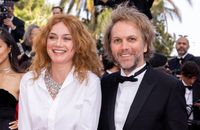 Marine Delterme et son mari Florian Zeller - Montée des marches du film « Triangle of Sadness (Sans filtre) » lors du Festival International du Film de Cannes. © Olivier Borde / Bestimage