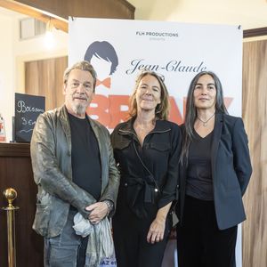 Florent Pagny, Coralie Baroux, Azucena Caamaño - Première de la pièce "Jean-Claude et Josephine, une histoire vraie jamais racontée" au théâtre de Passy à Paris le 16 septembre 2025.

© Benjamin Babiz / Bestimage
