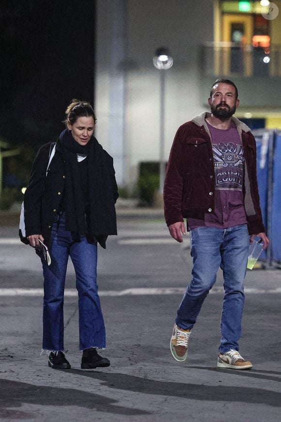 "Ils seront toujours proches parce qu’ils ont des enfants ensemble et qu’ils entretiennent une relation de co-parentalité amicale", a conclu cette même personne. 

Jennifer Garner et son ex-mari Ben Affleck