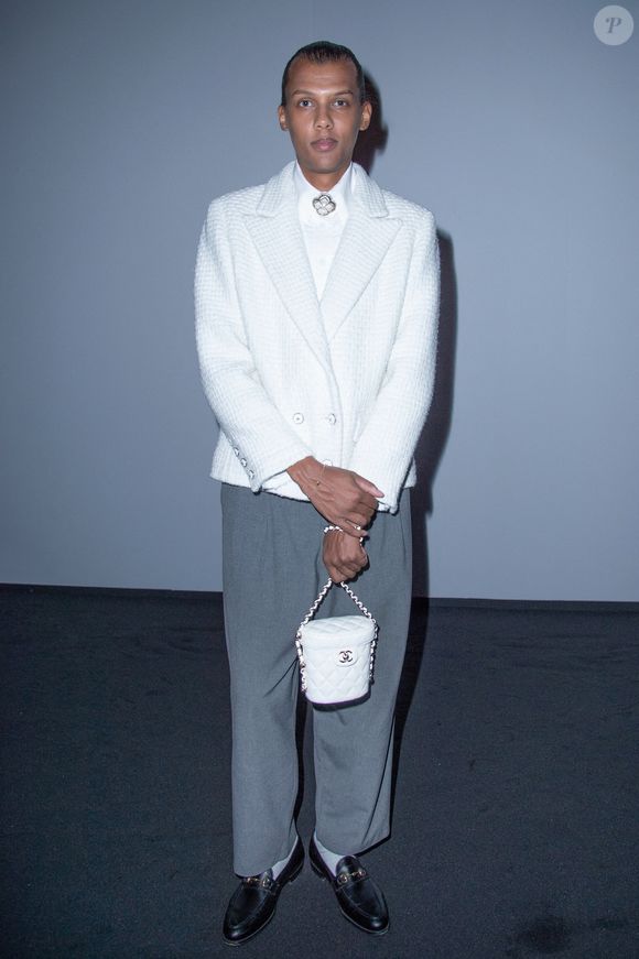 A Uccle, l'ambiance plus huppée, a déjà séduit d'autres célébrités. La chanteuse Angèle y est née et l'humoriste et acteur Dany Boon possède une maison secondaire là-bas.


Stromae assistant au défilé Chanel Womenswear printemps/été 2023 dans le cadre de la semaine de la mode de Paris à Paris, France, le 03 octobre 2022. Photo Aurore Marechal/Abaca