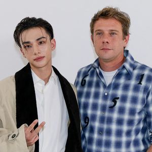 Hyunjin, Jonathan Anderson au photocall en backstage du défilé Dior Collection Femme Prêt-à-Porter Printemps/Eté 2027 lors de la Fashion Week de Paris, au Jardin des Tuileries, le 29 septembre 2026. © Olivier Borde / Bestimage #
Greeting of the Dior Women Ready-to-Wear Spring/Summer 2027 Collection fashion show, during Paris Fashion Week. September 29th, 2026. | 00771999