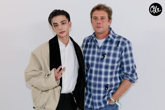 Hyunjin, Jonathan Anderson au photocall en backstage du défilé Dior Collection Femme Prêt-à-Porter Printemps/Eté 2027 lors de la Fashion Week de Paris, au Jardin des Tuileries, le 29 septembre 2026. © Olivier Borde / Bestimage #
Greeting of the Dior Women Ready-to-Wear Spring/Summer 2027 Collection fashion show, during Paris Fashion Week. September 29th, 2026. | 00771999