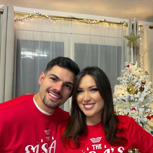Elsa Esnoult et son chéri Alexis, photo partagée sur Instagram le 12 décembre 2025.