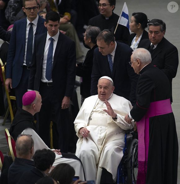 Le nouvelle est tombée : le pape François pris en charge pour une bronchite ! 

Le pape François lors de l'audience de la Conférence épiscopale scandinave à la salle Paul VI au Vatican. © Backgrid UK/Bestimage