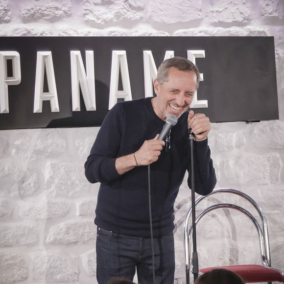 Gad Elmaleh reste en contact avec son public en jouant dans quelques  Comedy Clubs parisiens, et en profite pour tester ses nouveaux textes, Le Paname Art Café. Le 23 avril 2023. © Jack Tribeca / Bestimage