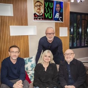 Jean-Paul Rouve, Olivier Baroux, Isabelle Nanty, Michel Blanc - Le casting du film "Les Tuche 4" lors de l'enregistrement de l'émission "C à vous" à Paris, diffusée en direct le 8 décembre sur France 5. © Jack Tribeca / Bestimage