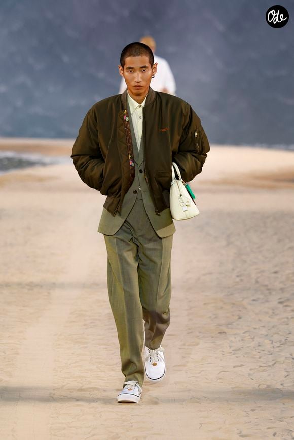Défilé de mode Louis Vuitton Prêt à Porter Collection Homme Printemps/Été 2027 lors de la Fashion Week de Paris, à la Cité Internationale Universitaire de Paris, France, le 23 juin 2026. © Bestimage